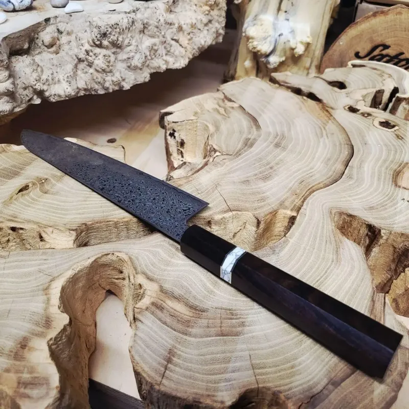 Кухонний ніж Gyuto з дамаської сталі з руків’ям із чорного дерева