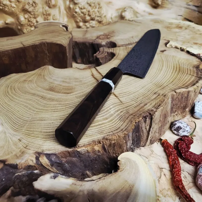Кухонний ніж Gyuto з дамаської сталі з руків’ям із чорного дерева