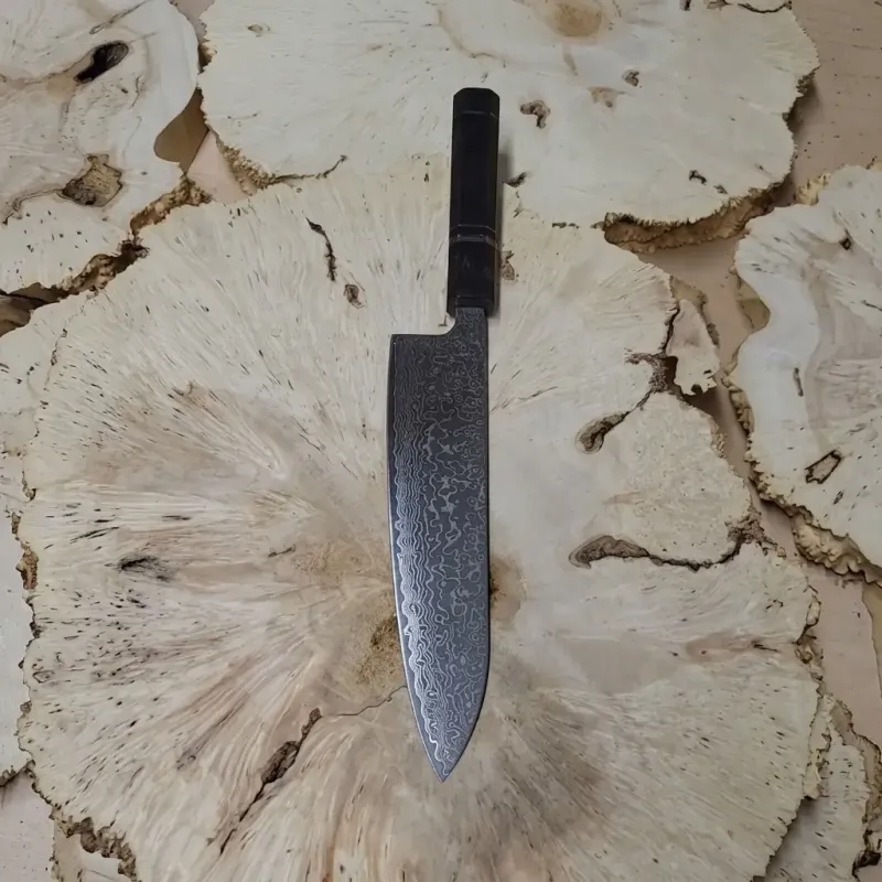 Кухонний ніж Gyuto 20,5 см з руків'ям з американського горіха