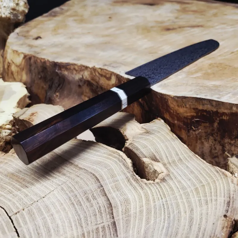 Santoku 18,5 см з багатошаровим клинком та руків'ям з американського горіха