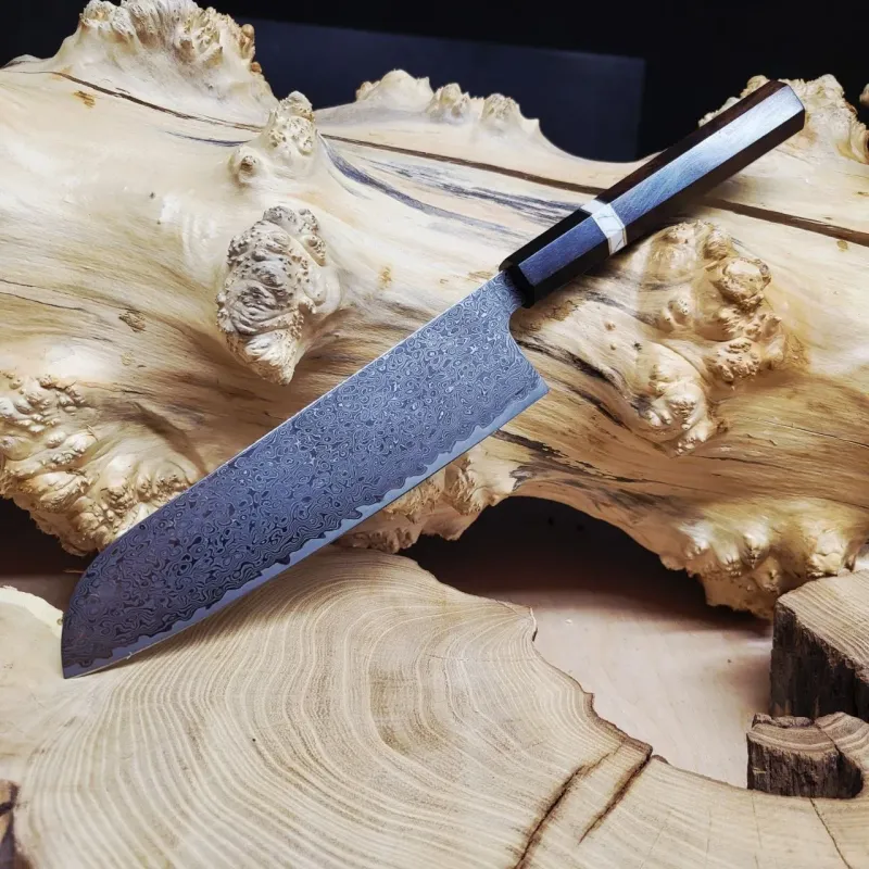 Santoku 18,5 см з багатошаровим клинком та руків'ям з американського горіха